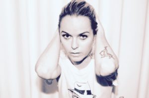 Taryn Manning releases new single “The Light” -Clubbingtv.com