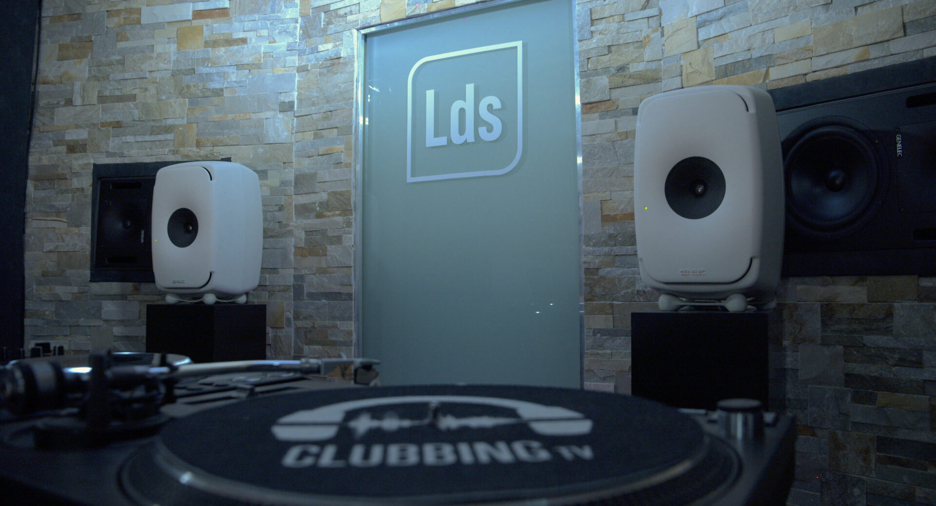 Le studio Lds de Clubbing TV ouvre ses portes aux DJs en herbe et aux collectifs